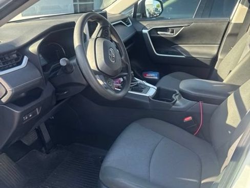 Used 2025 Toyota RAV4 XLE FWD image 9