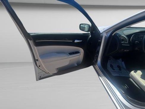 Used 2021 Chrysler 300 Touring L AWD/4WD image 9