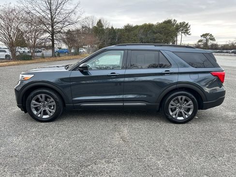 Used 2022 Ford Explorer XLT w/ Equipment Group 202A image 2