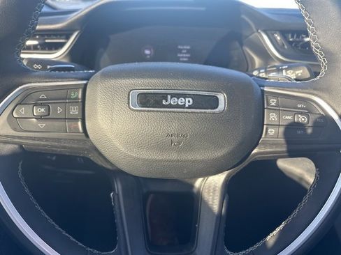 Used 2024 Jeep Grand Cherokee Altitude image 10