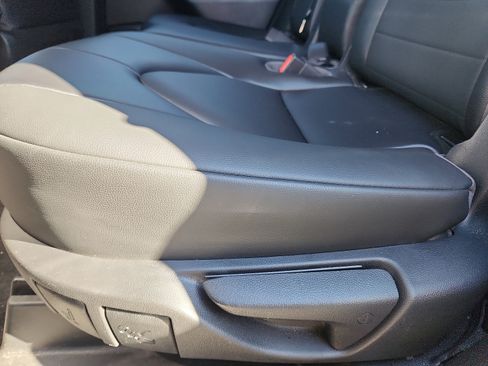 Used 2023 Toyota Highlander XLE AWD/4WD image 27