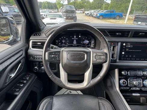 Used 2022 GMC Yukon XL Denali AWD/4WD image 19