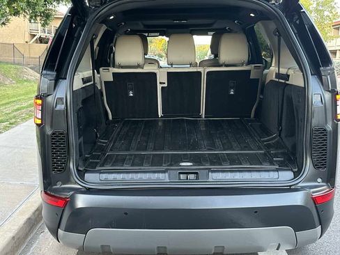 Used 2018 Land Rover Discovery SE image 50