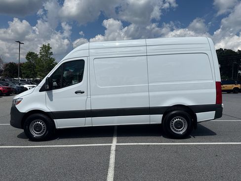Used 2025 Mercedes-Benz Sprinter 2500 image 2