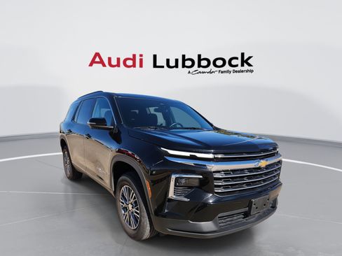 Used 2024 Chevrolet Traverse LT image 1