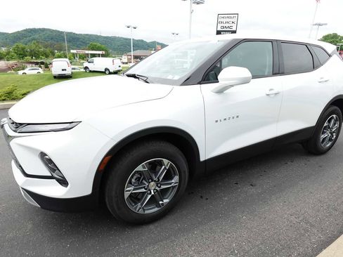 Used 2025 Chevrolet Blazer LT AWD/4WD image 6