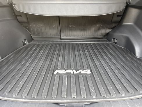 Used 2025 Toyota RAV4 Limited image 34