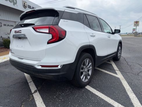 Used 2024 GMC Terrain SLT image 5