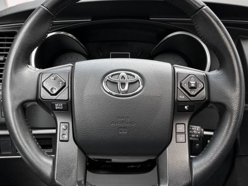 Used 2018 Toyota Sequoia TRD Sport AWD/4WD image 18