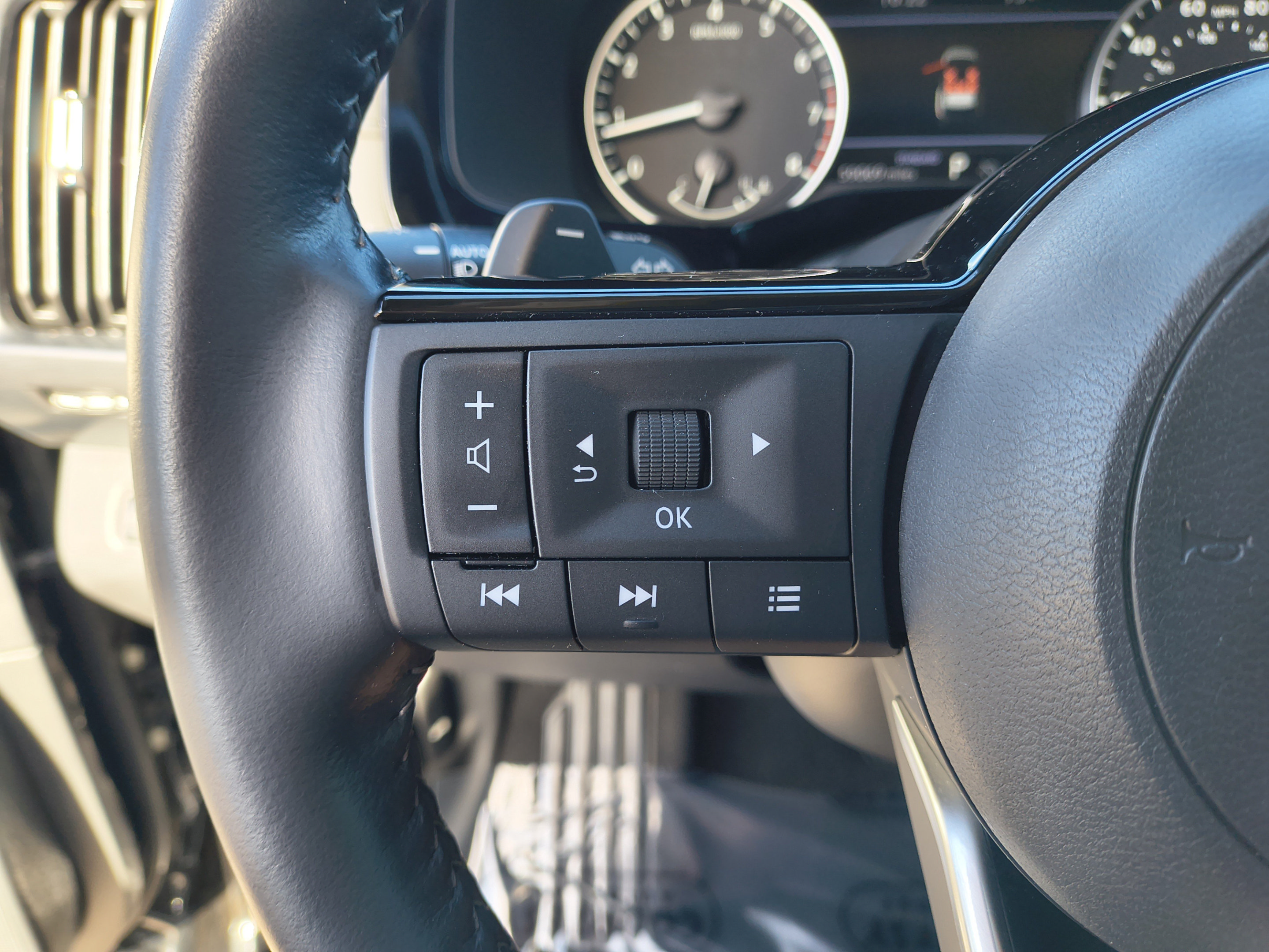 Certified 2023 Nissan Pathfinder SL w/ SL Premium Package FWD image 32