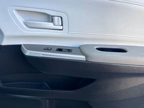 Used 2025 Toyota Sienna LE image 26