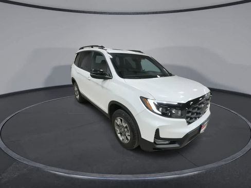 Certified 2023 Honda Passport TrailSport image 2