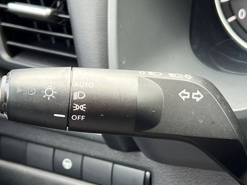 Used 2023 Nissan Rogue SV AWD/4WD image 18