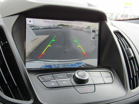 Used 2019 Ford Escape SE image 23