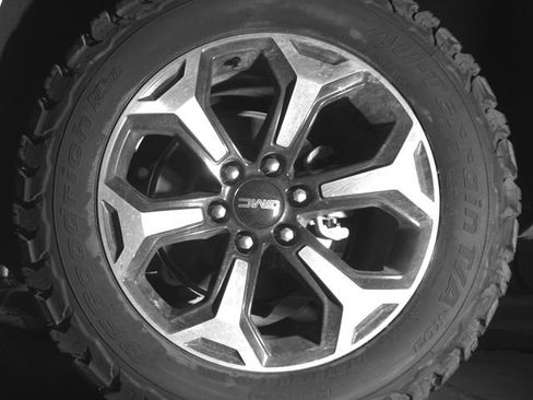 Used 2025 GMC Yukon XL AT4 w/ AT4 Premium Package AWD/4WD image 11