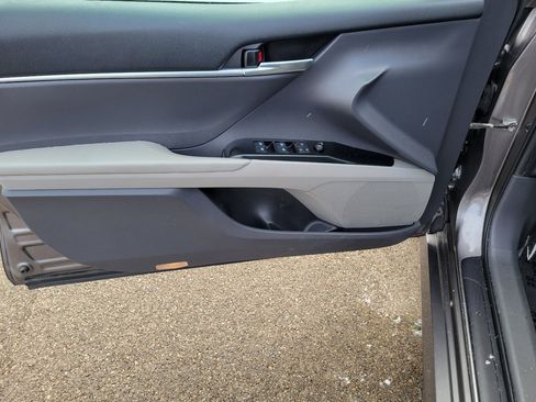 Used 2019 Toyota Camry LE image 18