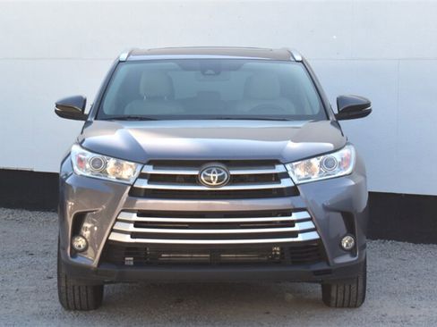 Used 2018 Toyota Highlander XLE AWD/4WD image 7