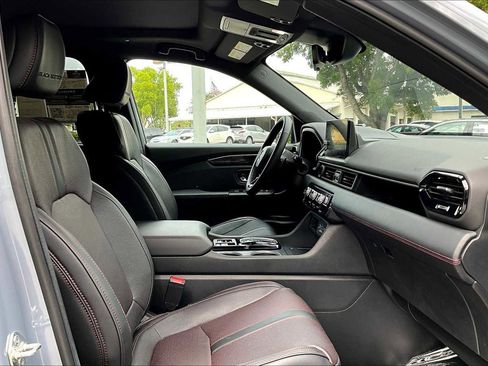 Used 2025 Honda Pilot Black Edition image 13