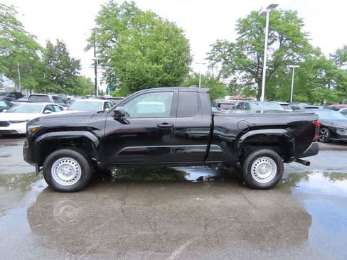 Used 2025 Toyota Tacoma SR w/ SR Upgrade Package AWD/4WD image 3