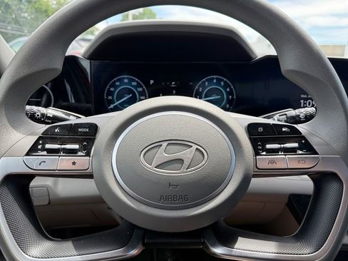 Used 2024 Hyundai Elantra SEL FWD image 33