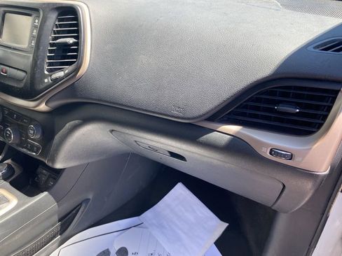 Used 2014 Jeep Cherokee Latitude image 32