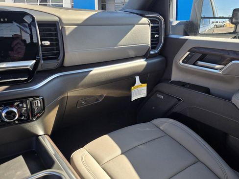Used 2025 GMC Sierra 2500 SLT w/ SLT Convenience Package AWD/4WD image 20