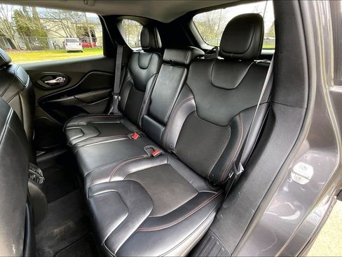 Used 2019 Jeep Cherokee Trailhawk w/ Cold Weather Group AWD/4WD image 21