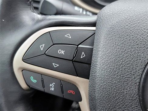 Used 2017 Jeep Cherokee Latitude w/ Comfort & Sound Group image 18