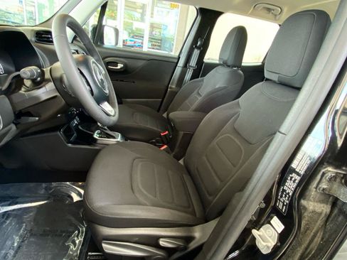 Used 2021 Jeep Renegade Latitude FWD image 22