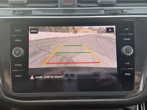 Used 2018 Volkswagen Tiguan S image 29