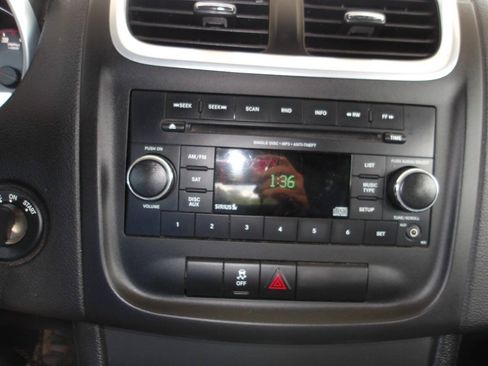 Used 2014 Dodge Avenger SE w/ Rallye Appearance Group FWD image 12