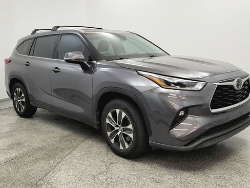 Used 2021 Toyota Highlander XLE FWD image 7