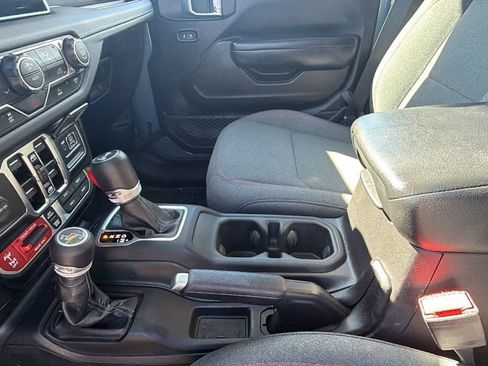 Used 2024 Jeep Wrangler Unlimited Rubicon AWD/4WD image 20