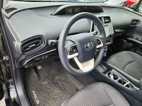 Used 2017 Toyota Prius Two w/ Prius Two Safety Plus Package FWD image 17