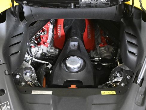 Certified 2022 Ferrari SF90 Spider image 5