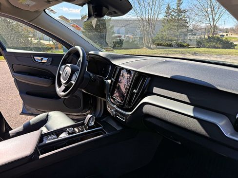 Used 2023 Volvo XC60 B5 Core w/ Climate Package image 22