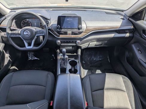 Used 2024 Nissan Altima 2.5 SV FWD image 27