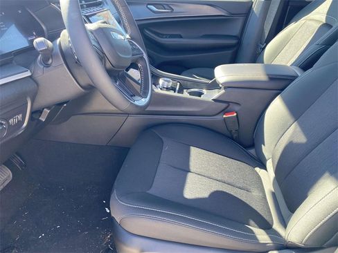 New 2025 Jeep Grand Cherokee Laredo image 11