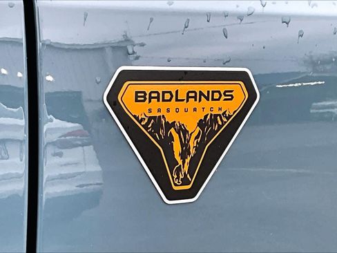 Used 2021 Ford Bronco Badlands image 9