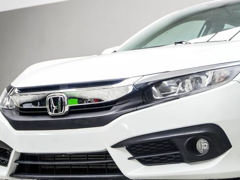 Used 2016 Honda Civic EX-T image 2