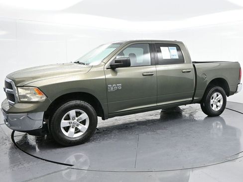 Used 2021 RAM 1500 Classic SLT image 3