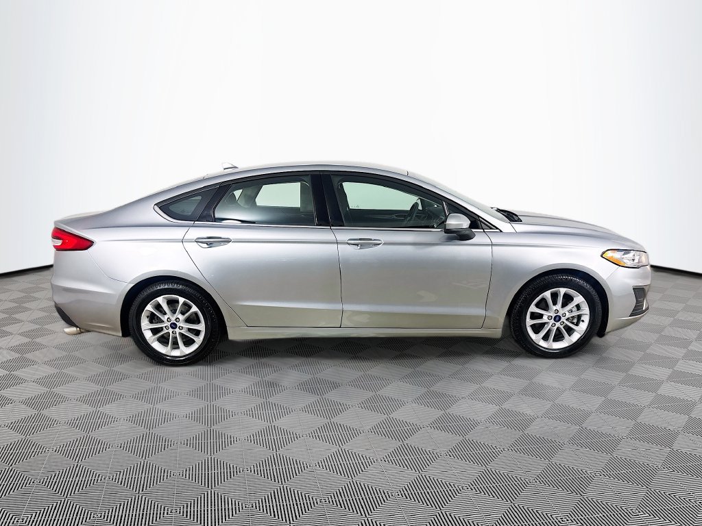 Used 2020 Ford Fusion SE FWD image 8