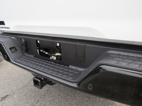 Used 2025 Chevrolet Colorado ZR2 w/ Off-Road Front Bumper Package image 25