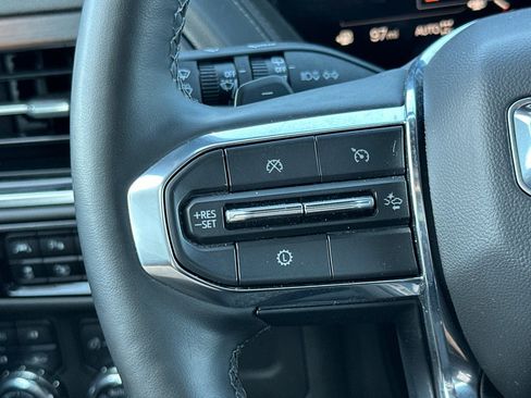 Used 2025 GMC Yukon XL Denali AWD/4WD image 34