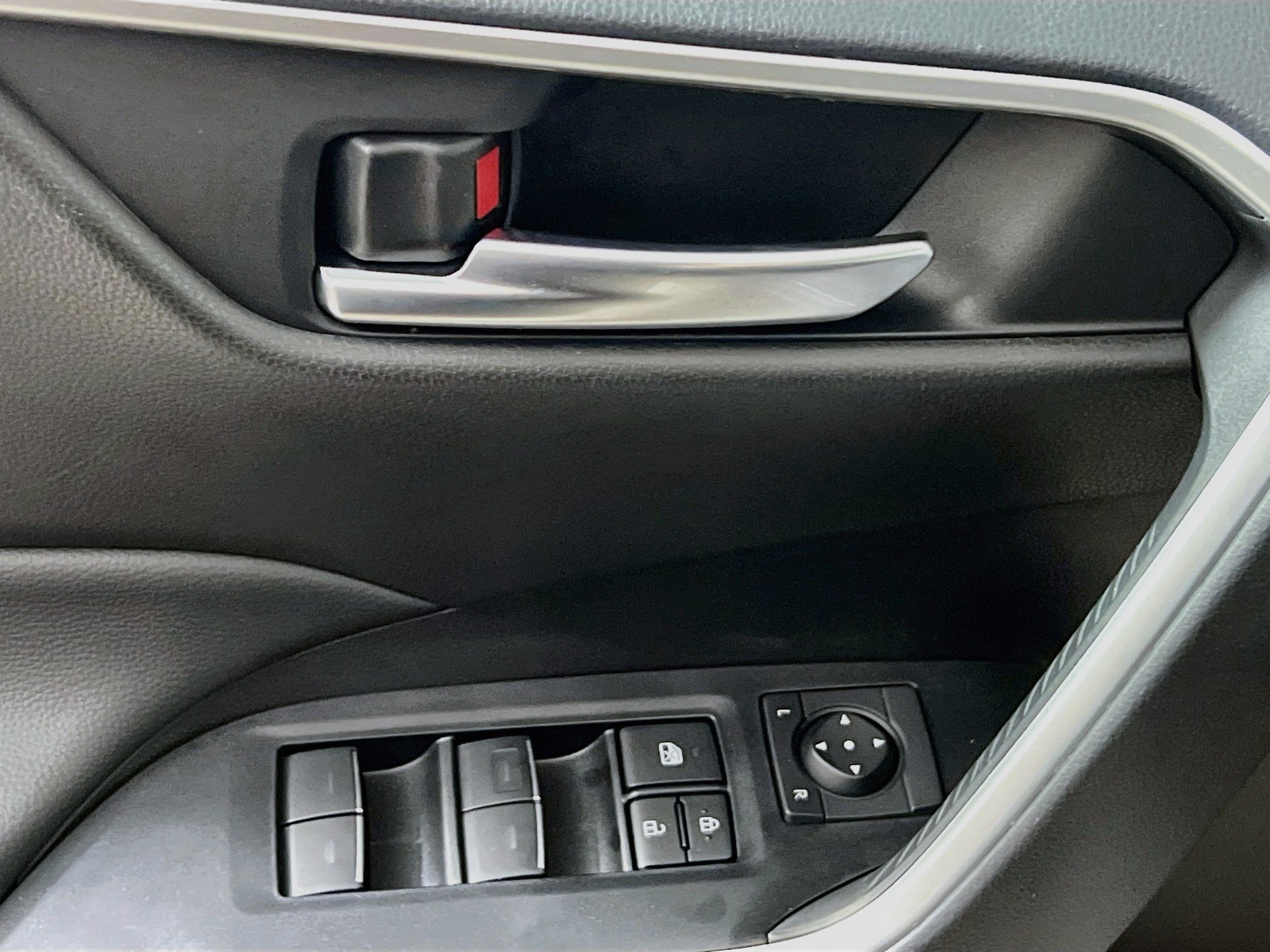 Used 2025 Toyota RAV4 XLE FWD image 17