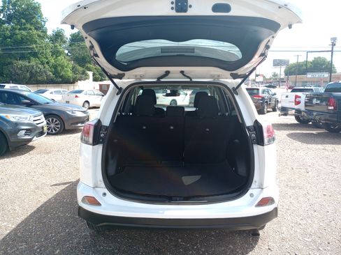 Used 2017 Toyota RAV4 LE FWD image 12