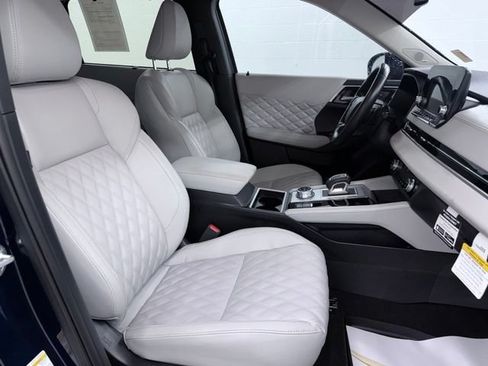Used 2024 Mitsubishi Outlander SEL AWD/4WD image 18