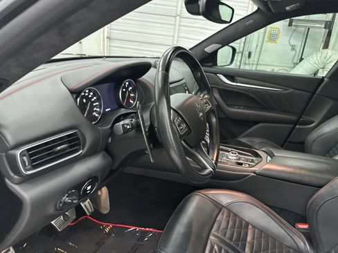 Used 2022 Maserati Levante Trofeo AWD/4WD image 13