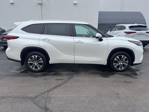 Certified 2021 Toyota Highlander XLE image 5