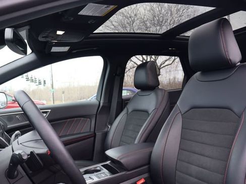 Used 2024 Ford Edge ST-Line w/ Class II Trailer Tow Package image 9